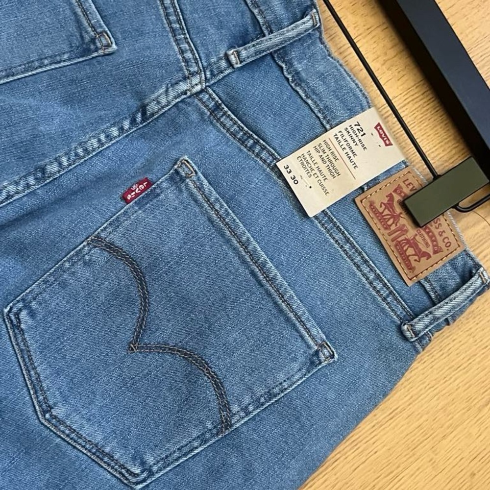 Levi's Blue Skinny Jeans with Distressed Design - Picture 5 of 6